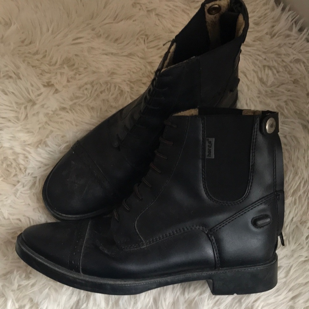 𝅺HORZE Black Leather Riding booties size 39